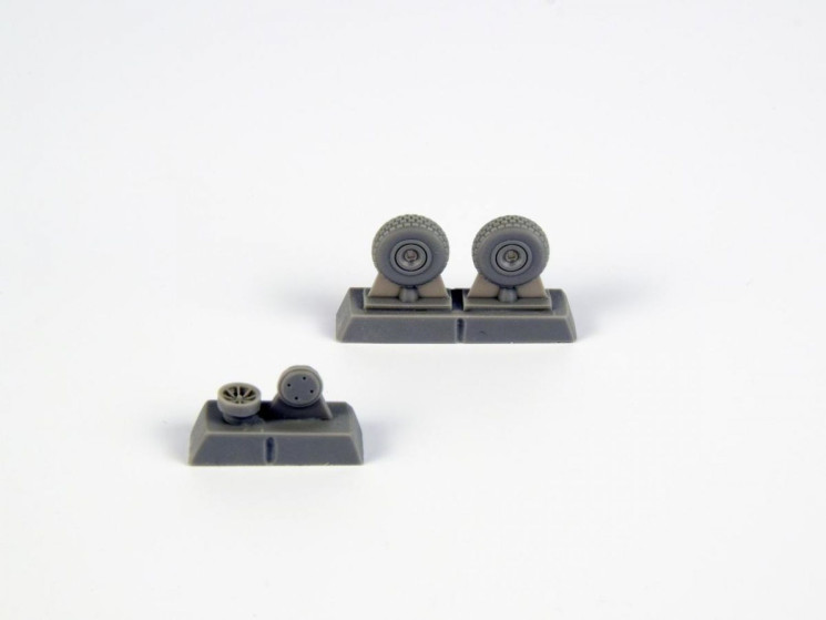 Q72296 P-40 колеса  Квадратний протектор 1/72