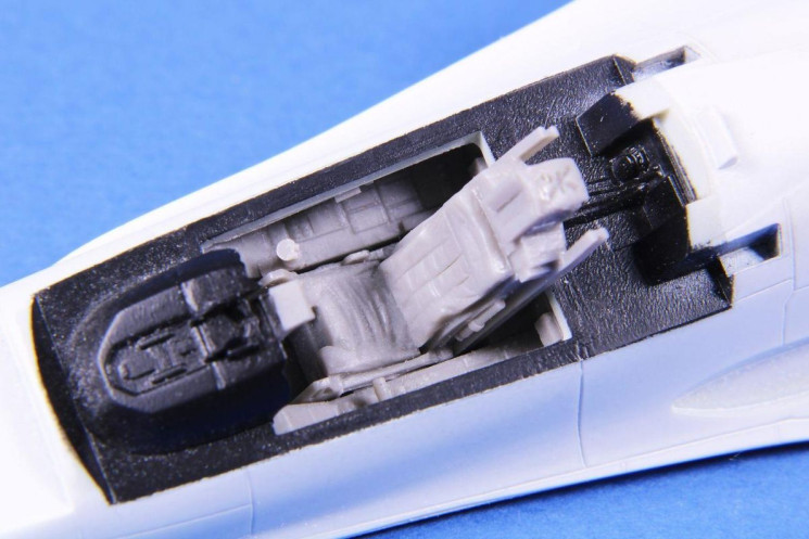 7470 F-16MLU Кабіна 1/72