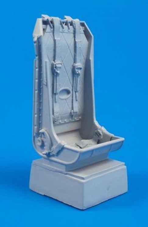 Q32245 Tempest/Typhoon Крісло пілота з ременями безпеки 1/32