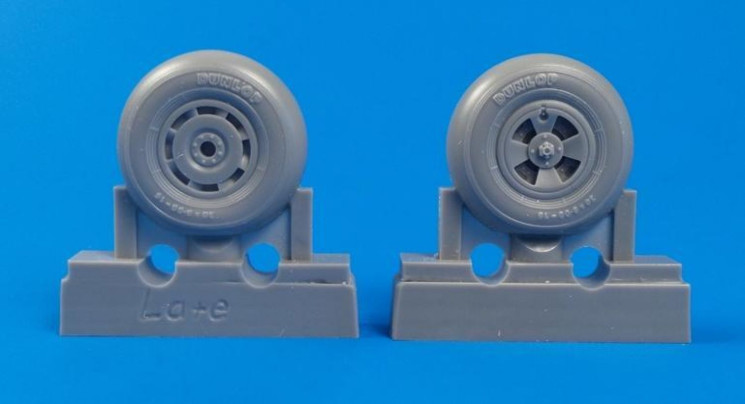 Q32242 Tempest Mk.II/V/VI Головні колеса пізній тип 1/32