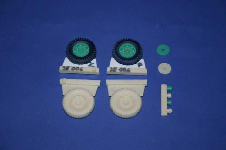 129-B35006 Quad Ford 4x4 wheels10,5x20 Cros DunlopITA 1/35