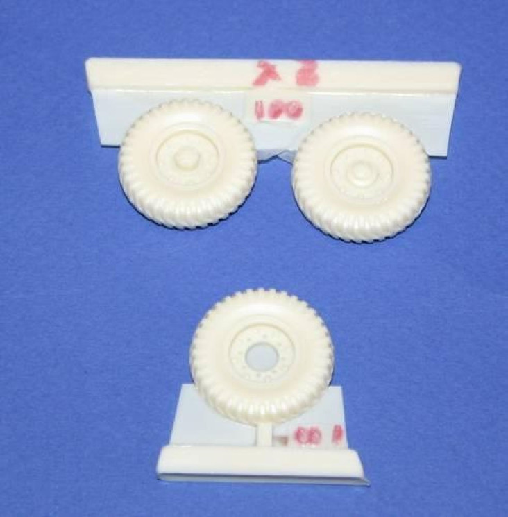 B35001 Chevr.15cwt4x2 Canada колеса 9x16 Cros (Dunlop)