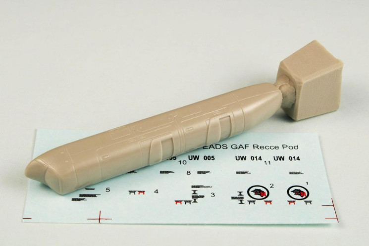 129-7320 EADS GAF Recce Pod 1/72