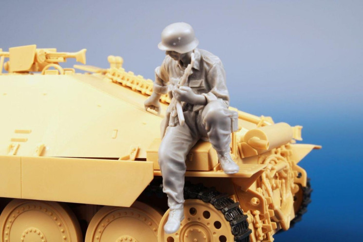 F35370 Німецький піхотинець на Hetzer 1944/45 1/35